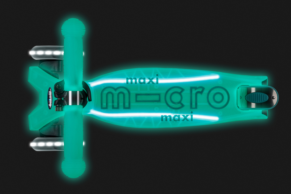 Самокат Maxi Micro Deluxe Glow Plus (светящийся) LED зеленый мармелад