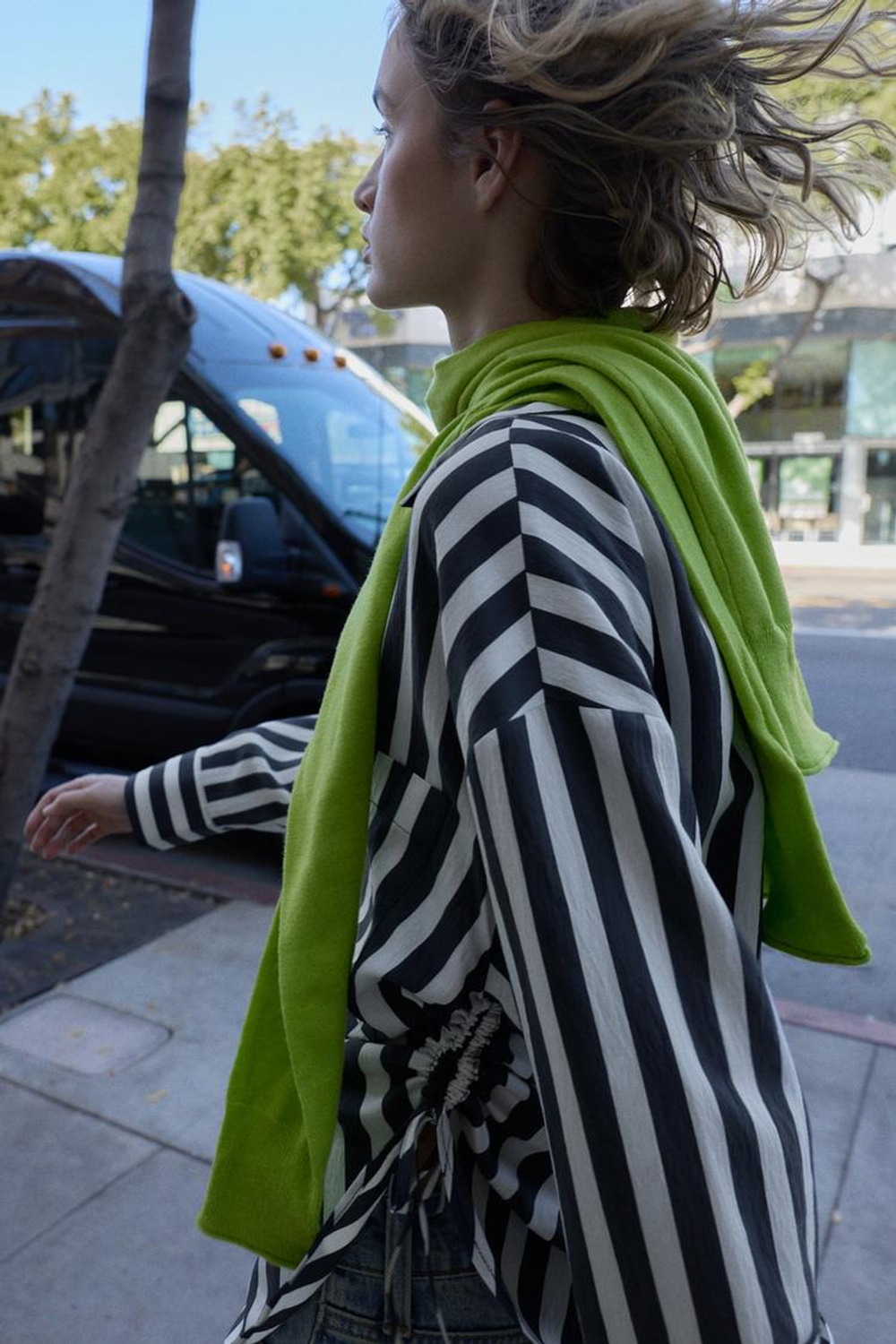 ZARA РУБАШКА В ПОЛОСКУ СО ШНУРКАМИ ПО БОКАМ, ЭКРЮ/ЧЕРНЫЙ