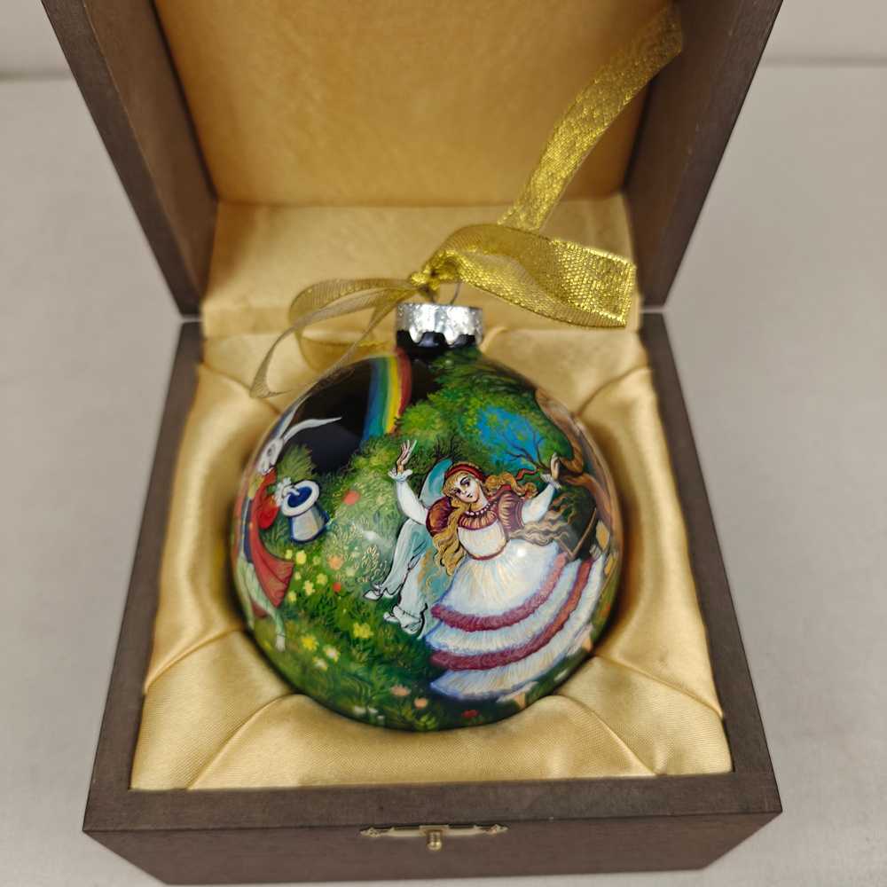 Шар новогодний с круговой росписью Палех "Алиса в стране чудес-3" в футляре