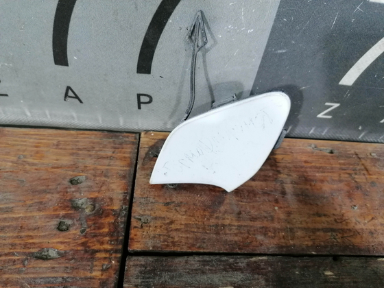 Заглушка буксировочного крюка Ford Focus 3 14-19 Б/У Оригинал 1879568