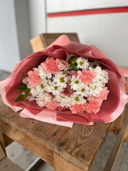 Букет диантусы, хризантемы и альстромерии