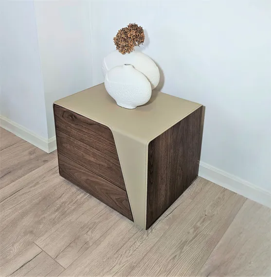 Тумба прикроватная 4554, бежевая экокожа, шпон ореха