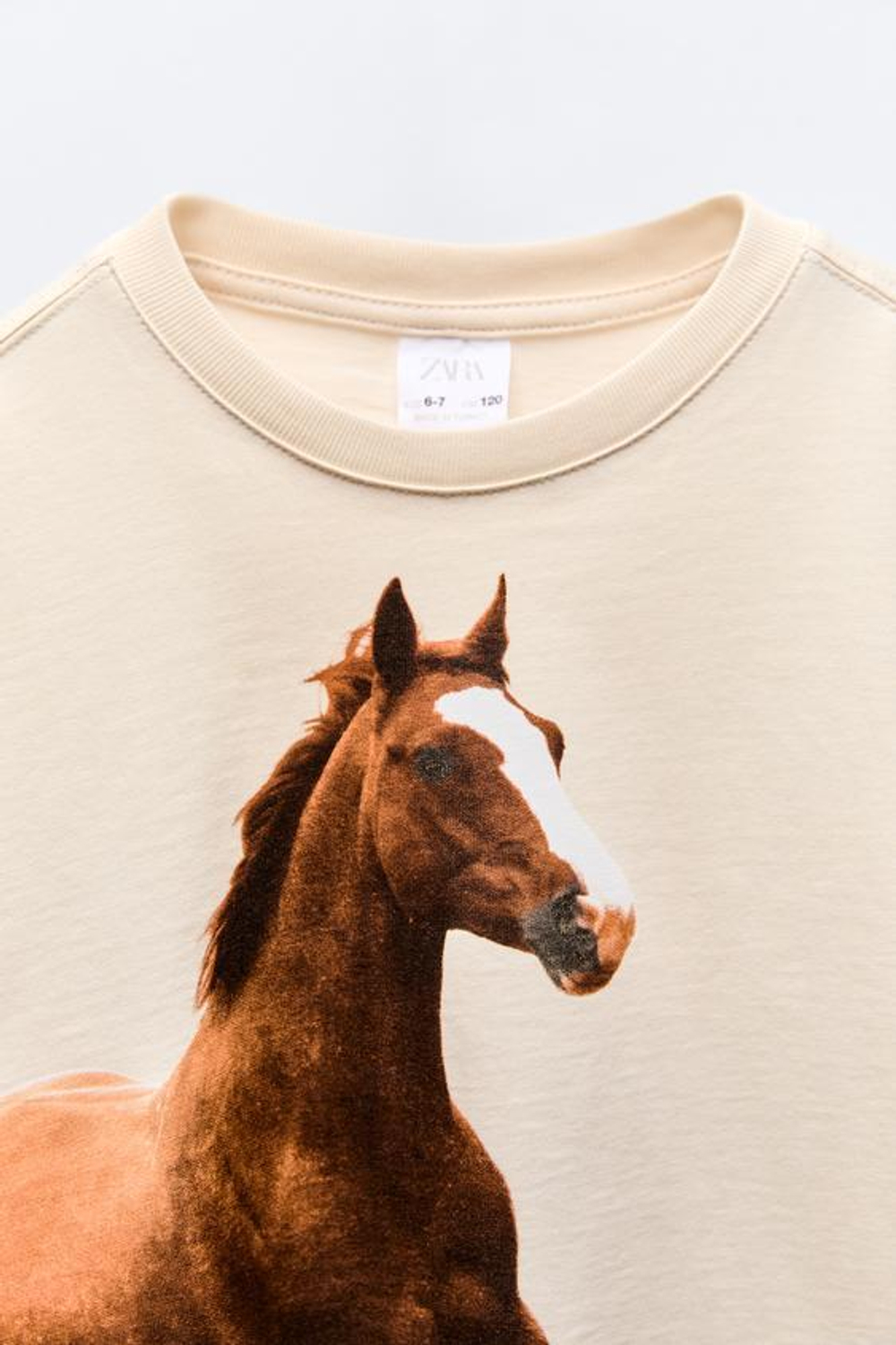 ZARA ФУТБОЛКА С ФОТОПРИНТОМ «ЛОШАДЬ», ЭКРЮ