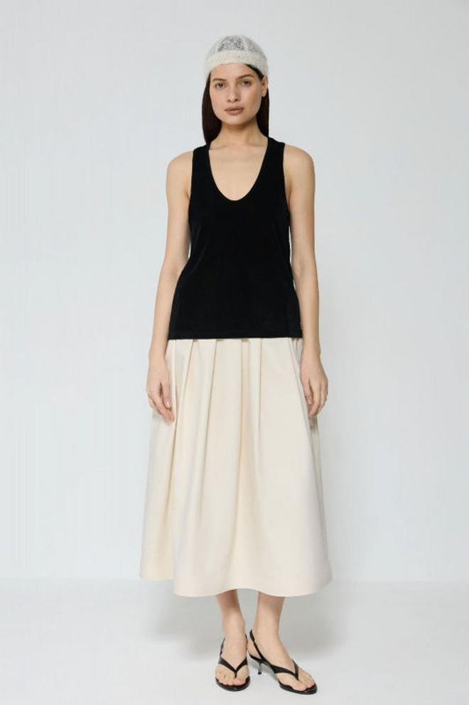 Майка с глубоким вырезом