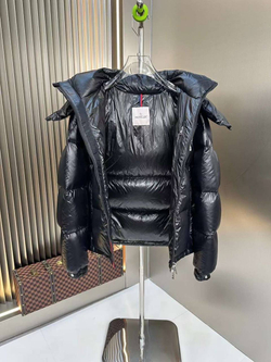 Пуховик Moncler