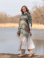 Пончо шерстяное с орнаментом