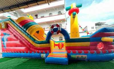 Большой надувной батут-горка «Корабль флибустьеров 2» 12*6*6 м