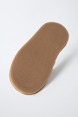 ZARA КОЖАНЫЕ БАЛЕТКИ С Т-ОБРАЗНЫМ РЕМЕШКОМ И ВЫШИВКОЙ, ПЕСОЧНО-КОРИЧНЕВЫЙ