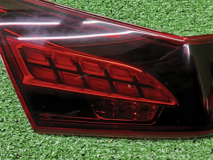 Фонарь левый внутренний Mercedes E W213 (20-23)