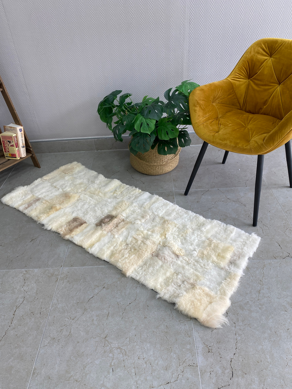 Коврик прикроватный накидка на кресло из кусочков овчины, 160 х 50 см.