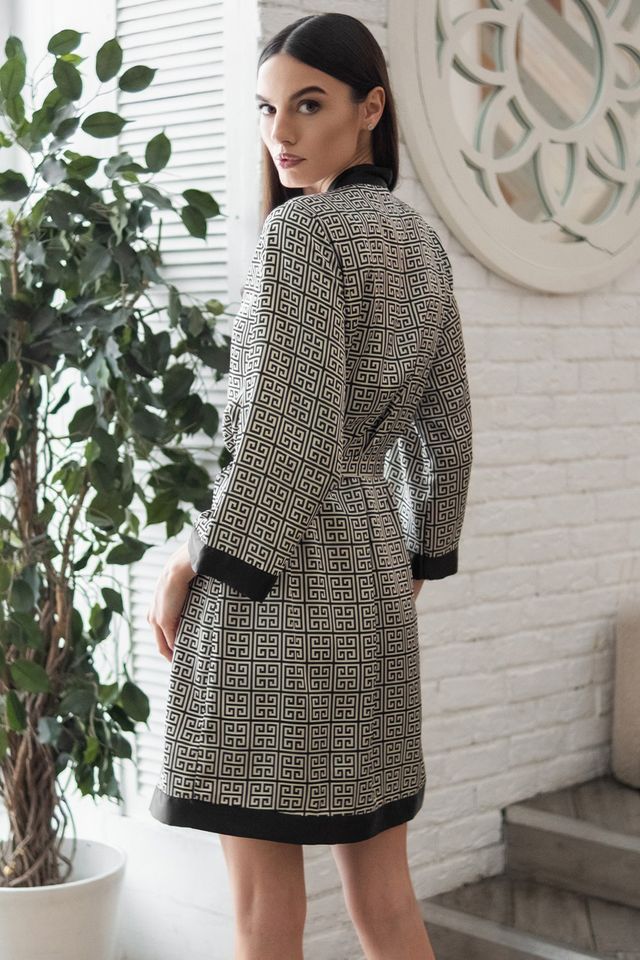 Короткий халатик с широкими рукавами Jadore