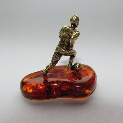 Фигурка "Футболист" (латунь, янтарь прессованный)