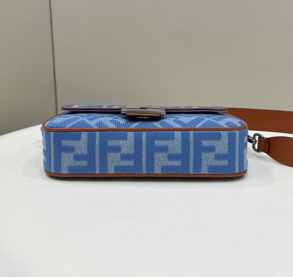 Fendi Baguette 27 cm