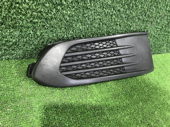 Заглушка ПТФ правая VW Polo sedan (2010-2015)