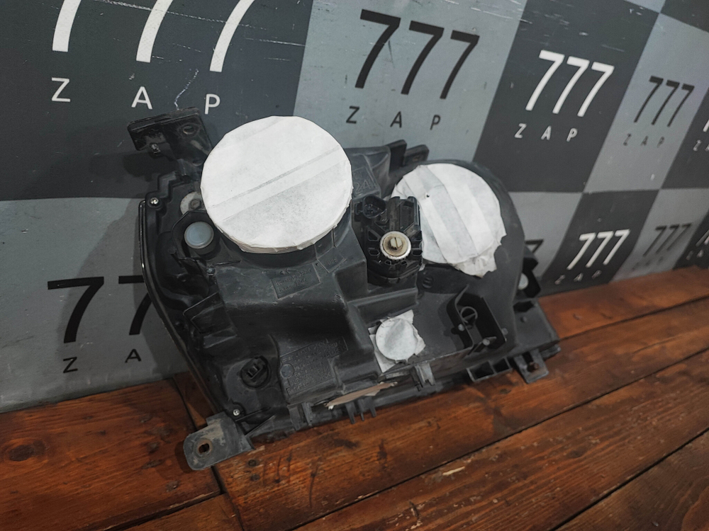 Фара левая ксенон Suzuki Grand Vitara 2 (JT) 05-15 Б/У Оригинал 3532065JB2