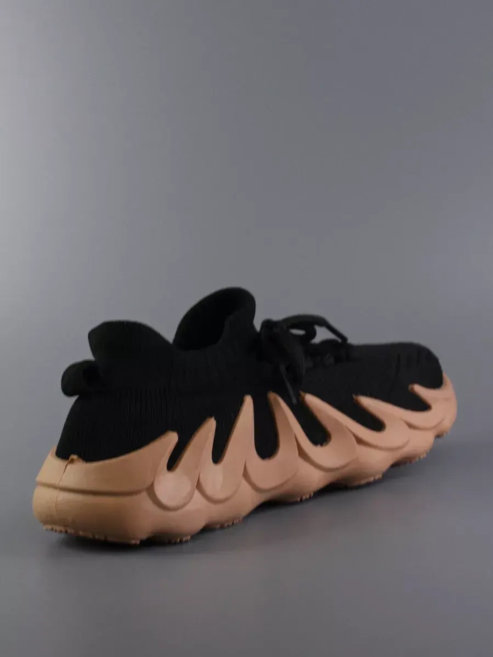 Кроссовки Изики детские - Yeezy boost- черно-коричневые