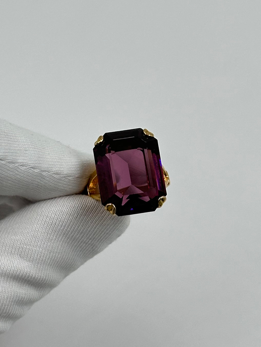 Кольцо с фиолетовым кристаллом