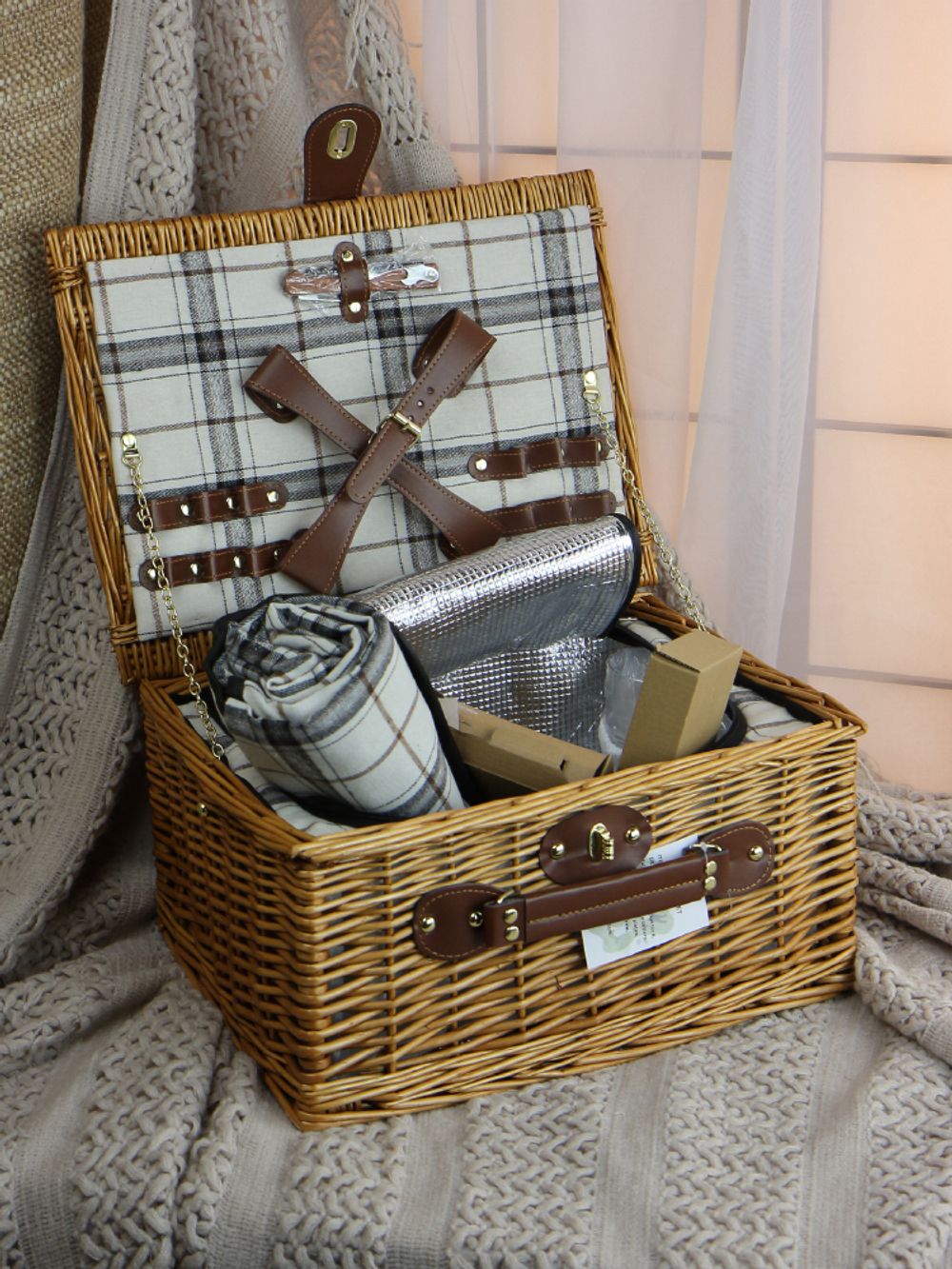 HOLYDAY BASKET Набор для пикника с термосумкой и пледом на 4 персоны