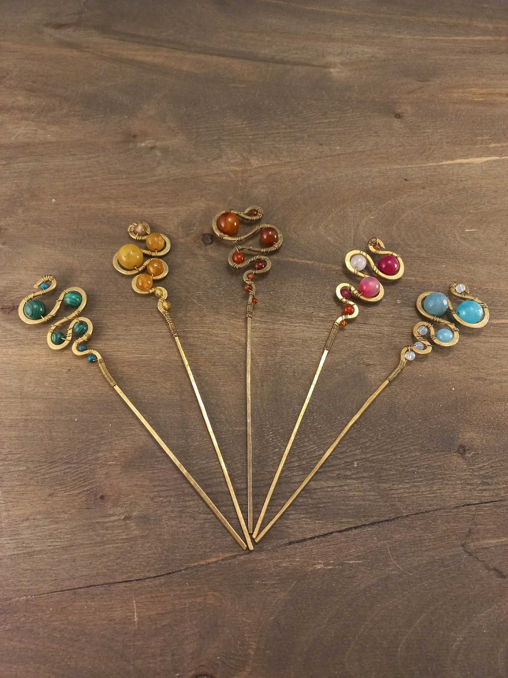 Шпилька с камнями