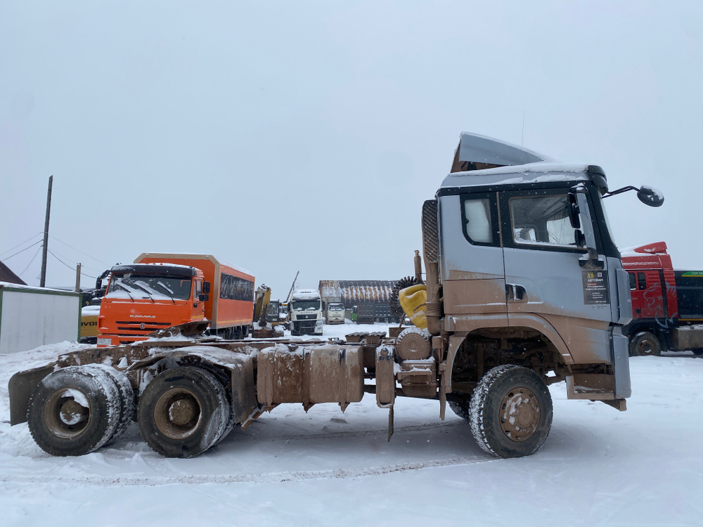 Shacman (Shaanxi) SX* 6x6 Седельный тягач SX42584DV385 (Дизельный, 11,6 л, 430 л.с., МТ)