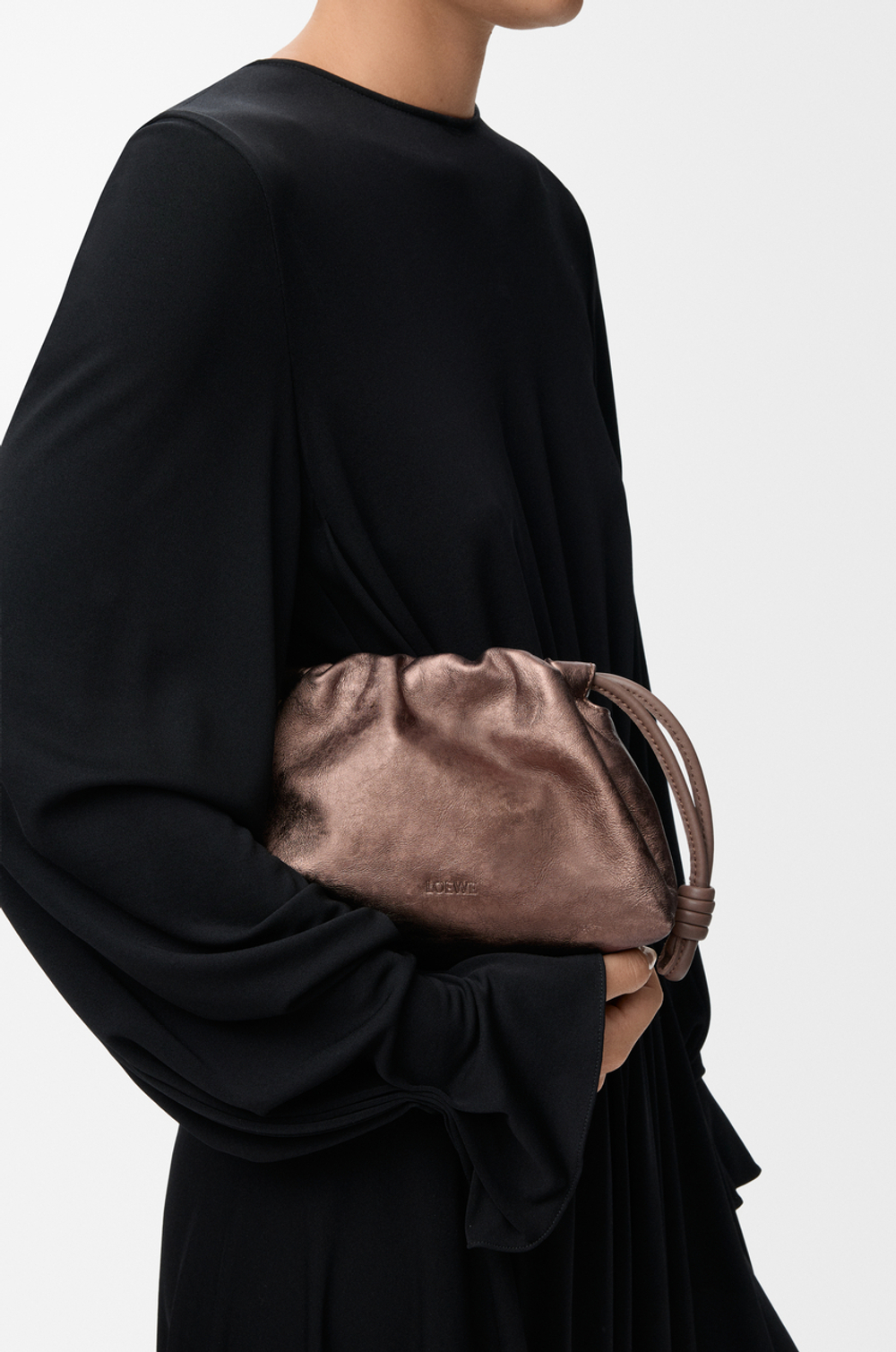 Loewe Мини-сумка Flamenco из телячьей кожи с муаровым принтом, бронзовый