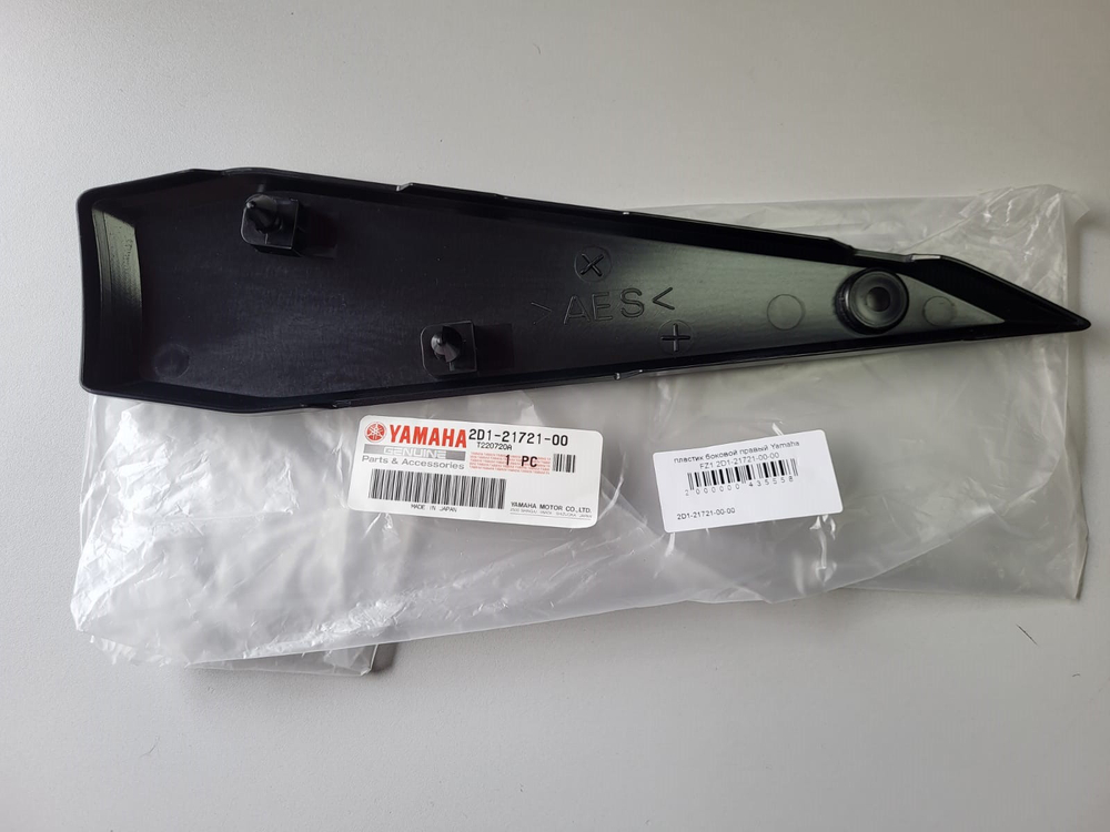 пластик боковой правый Yamaha FZ1 2D1-21721-00-00