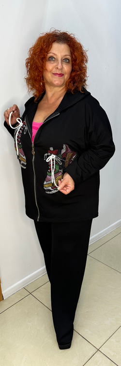 Черный жакет-бомбер со стразовыми кедами