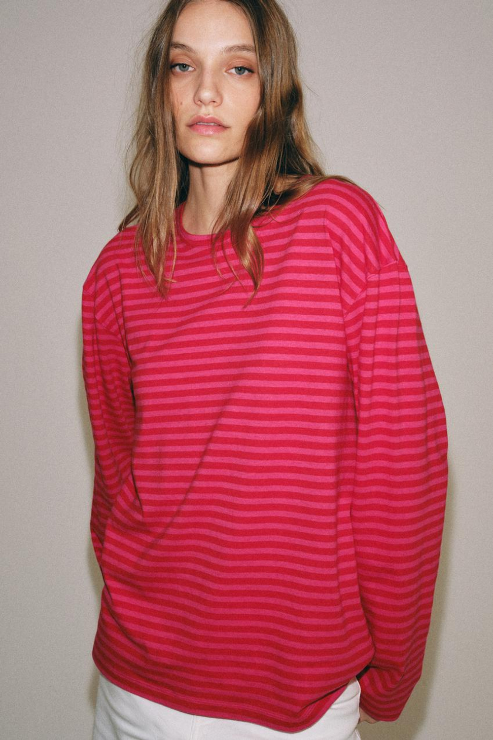 ZARA ФУТБОЛКА В ПОЛОСКУ ИЗ ХЛОПКА И ЛЬНА, РОЗОВЫЙ/ЛИЛОВЫЙ