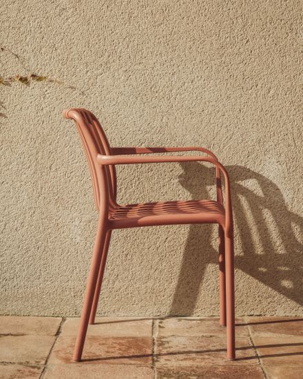 Уличный стул Isabellini из пластика терракотового цвета