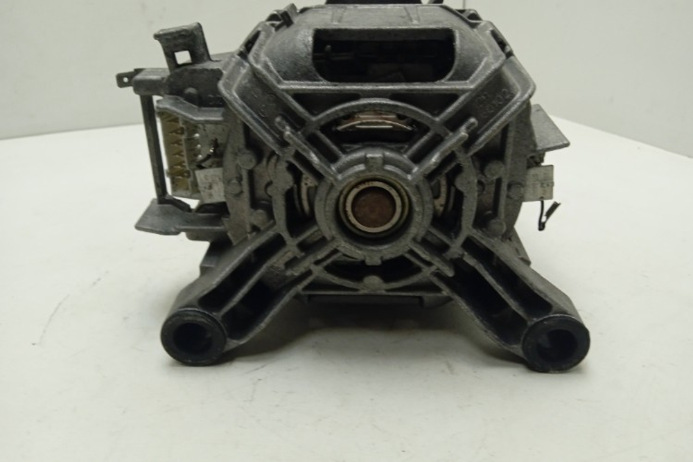 S1WTF3002A кт143 Двигатель 6 контактов для стиральной машины Siemens S1WTF3002A б/у