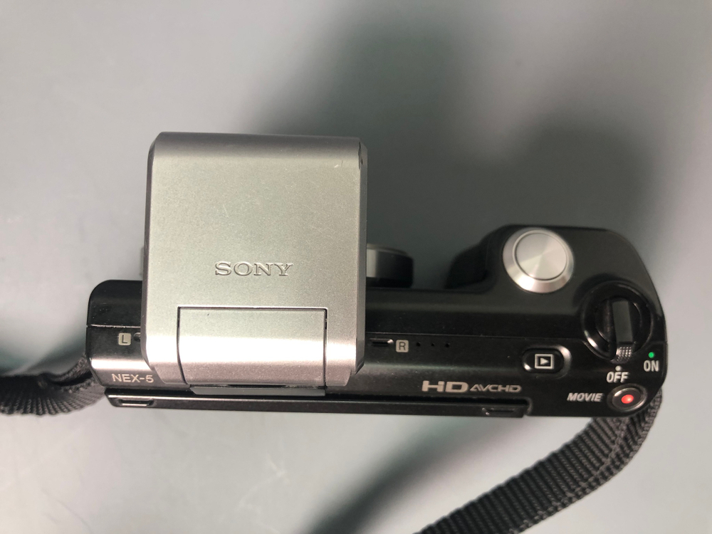 Sony NEX-5, 16618 кадров пробега+E 3.5-5.6/18-55 OSS