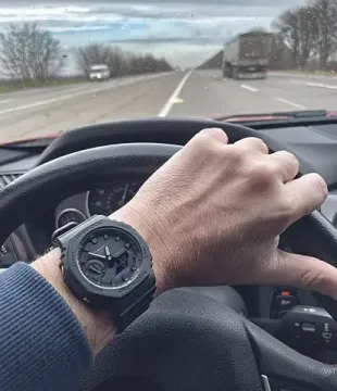 Часы мужские Casio G-Shock GA-2100-1A1ER