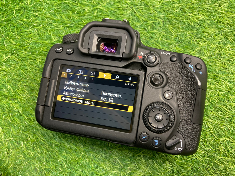 Canon EOS 90D 10.100 кадров