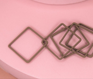 Коннектор квадрат коричневый 20 мм soft-touch