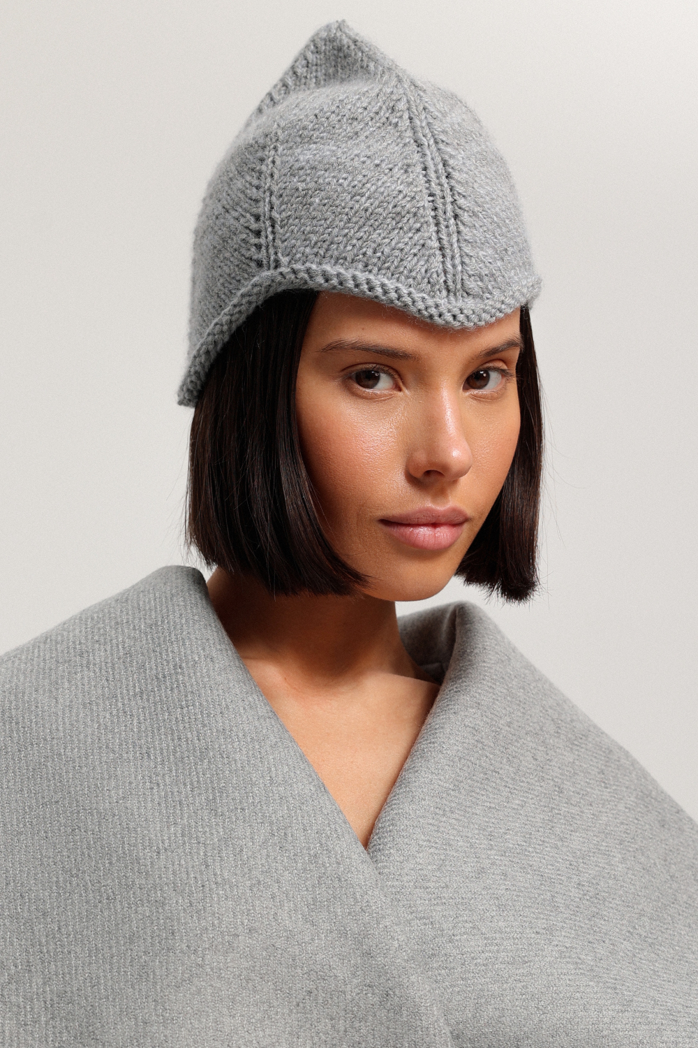 Вязаная шапка-шлем