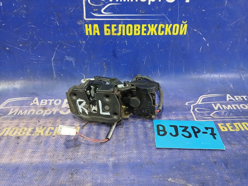 Замок двери задней левой MAZDA FAMILIA 2001