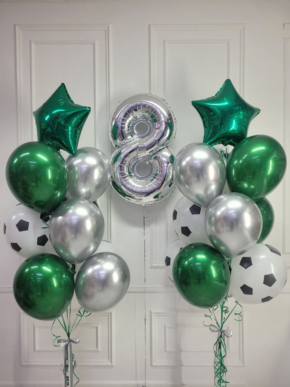 Композиция «Футбольный чемпион» с цифрой 8