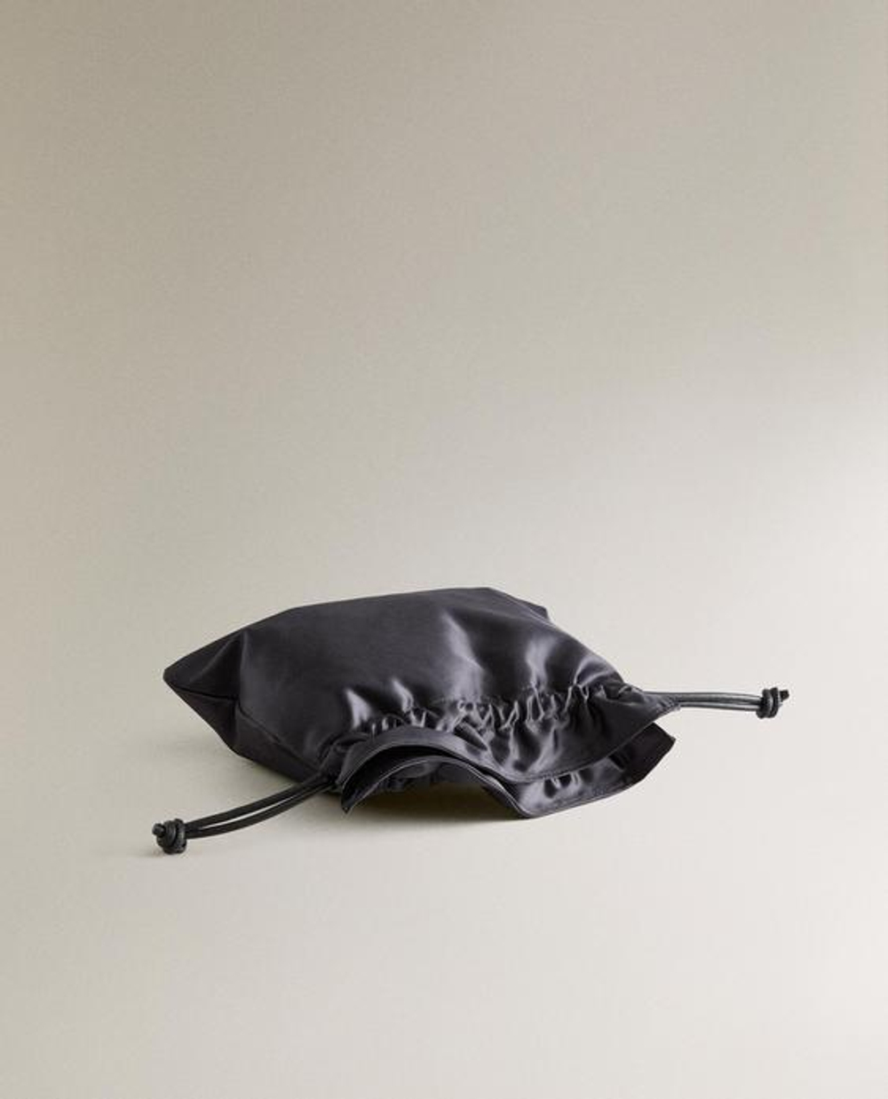 ZARA HOME САТИНОВАЯ СУМКА-КОСМЕТИЧКА СРЕДНЕГО РАЗМЕРА, ТЕМНО-СИНИЙ