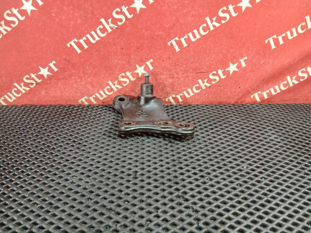 Кронштейн цилиндра подъема кабины