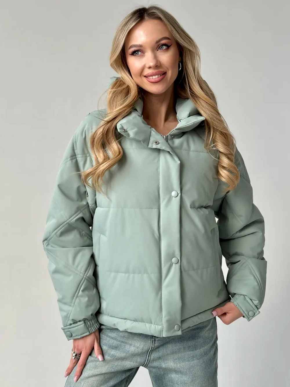 Куртка осенняя короткая с капюшоном