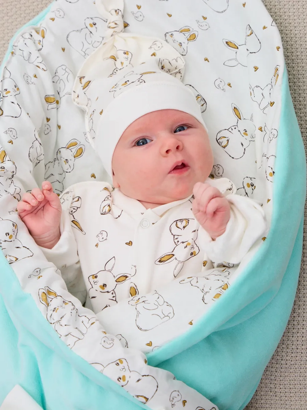 Конверт на выписку весна c костюмом