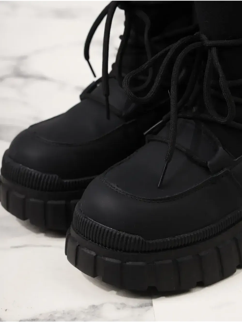 Зимние ботинки на высокой платформе