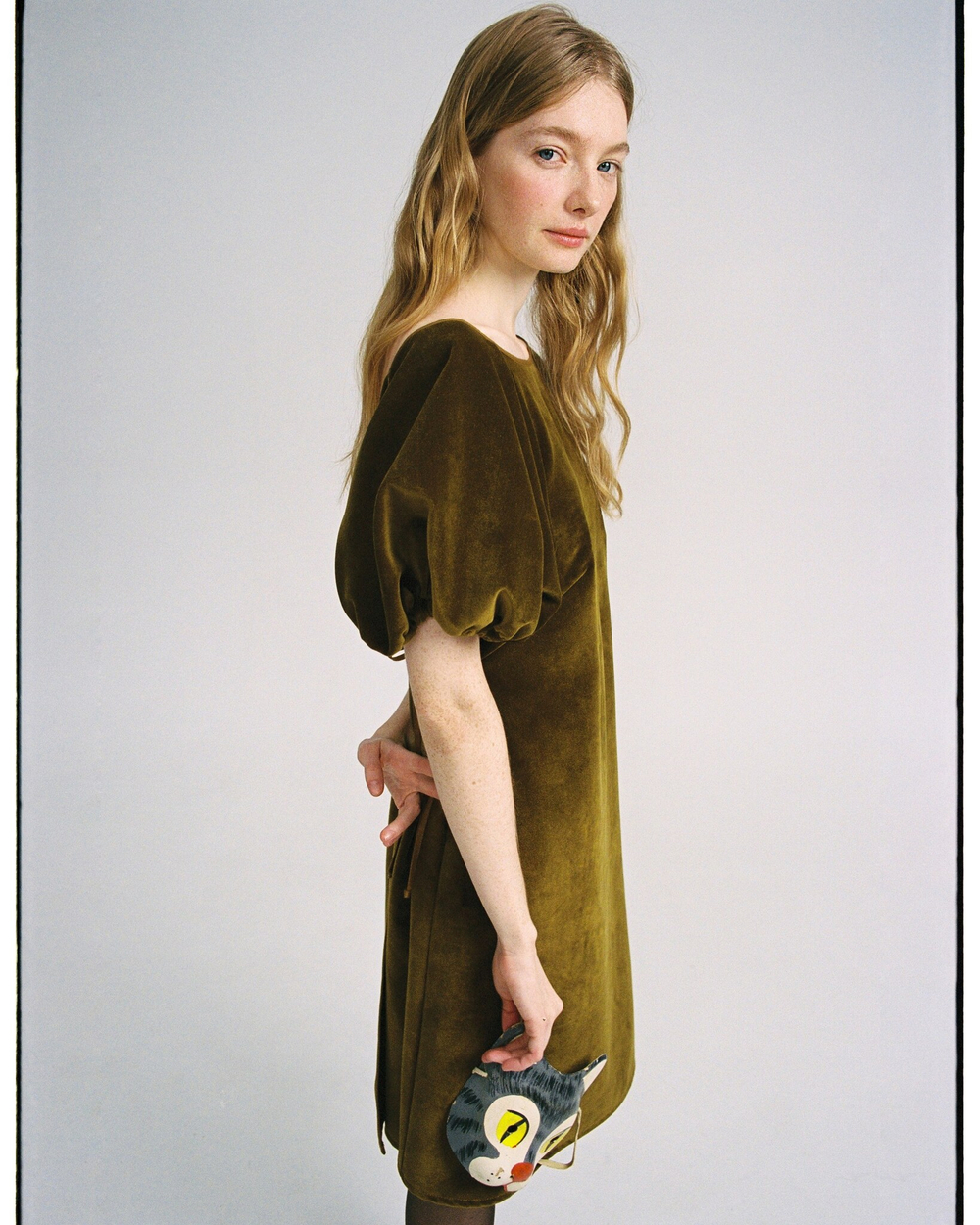 Платье с запахом на спине и рукавами-фонариками из бархата,"Оливки в мартини"