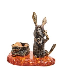 Народные промыслы AM-2752 Фигурка «Заяц с подарком» (латунь, янтарь)