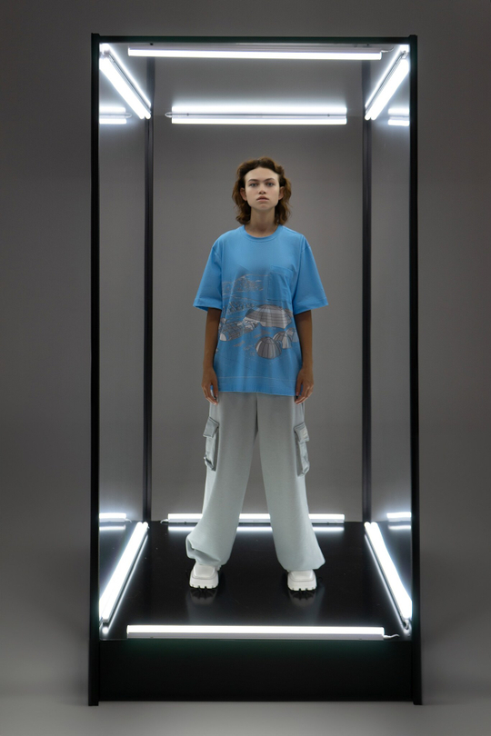 Футболка оверсайз с принтом "Лунная станция", цвет голубой