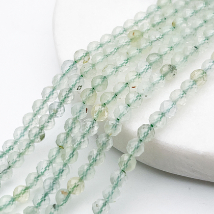 Пренит граненый бусины, диаметр около 4 мм, цена за отрезок 19 см (1/2 нити)