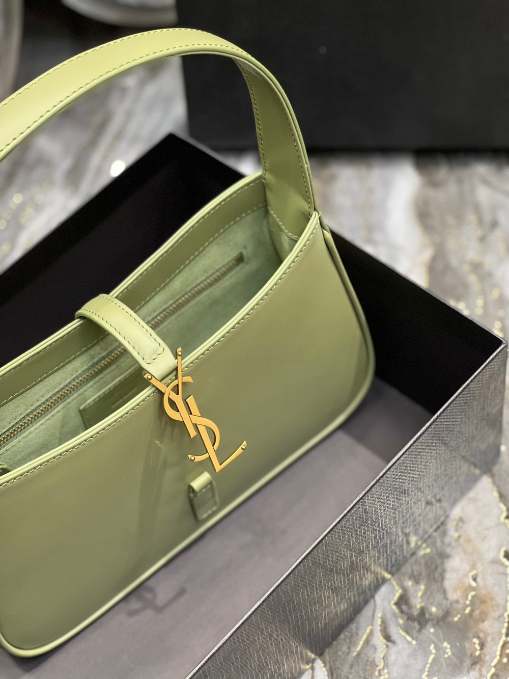 Saint Laurent Le 5 à 7 Hobo Bag