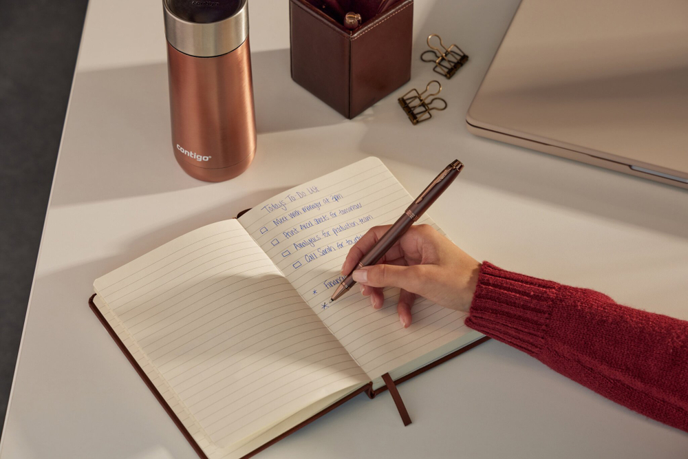 Ручка роллер Parker IM Monochrome Brown, стержень:F, цвет чернил: black, в подарочной упаковке.