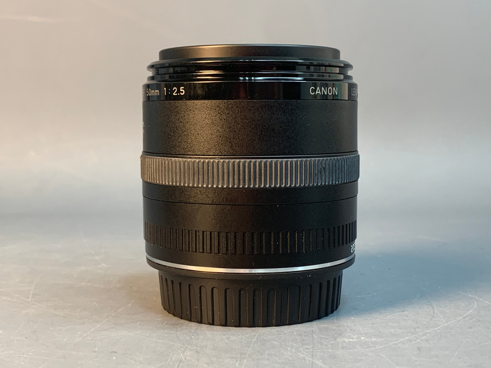 Canon EF 50mm f/2.5 Compact Macro