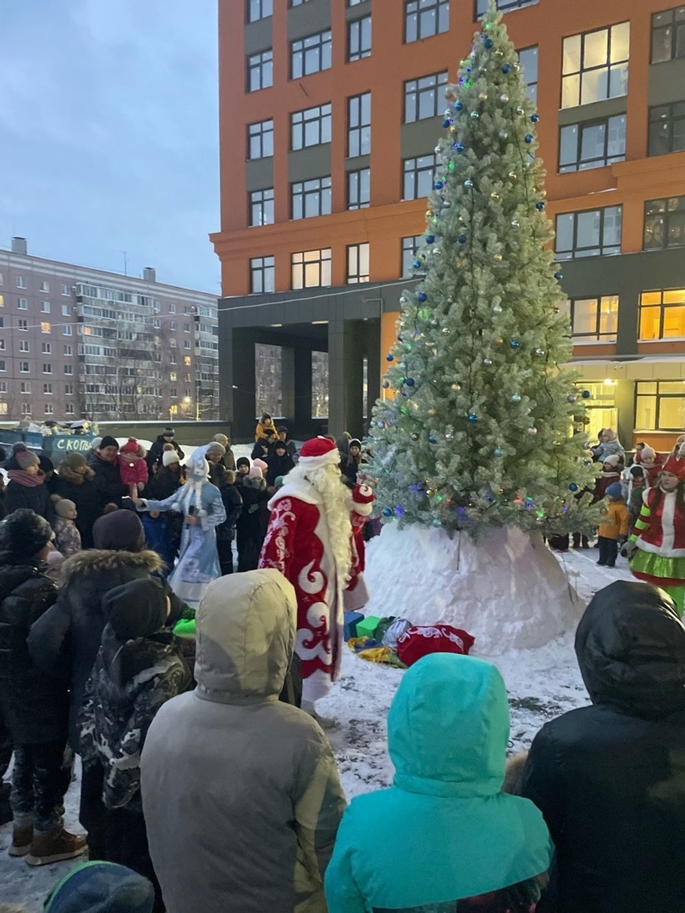 Уличная елка ствольная "Альпийская изумрудная" (пвх бело-зелёная) 19 м